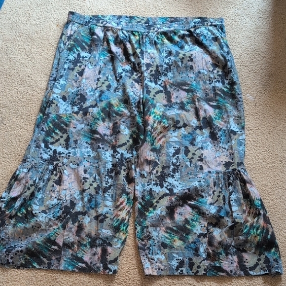 Camouflage Patterned Pants - Picture 3 of 9
